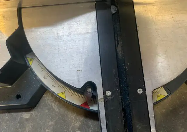 Mastercraft Dual Bevel Sliding Compound Miter Saw in Power Tools in Red Deer - Image 8