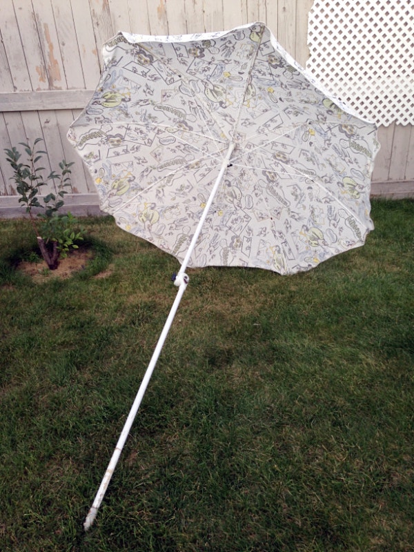Vintage ‘Shelta’ Beach Umbrella strip 1970s) Arts