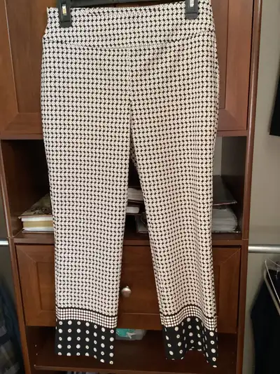 TRÈS BEAU PANTALON MARQUE UP, NEUF, gr. 6 (28.5 pouces taille), View more