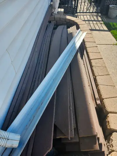 Brown composite deck boards, in good shape we just changed colors. Deck was roughly 9x24 so it has b...