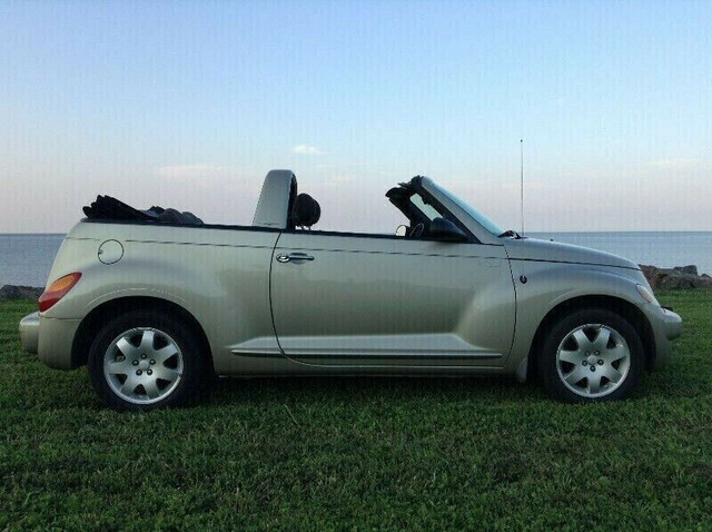 2005 CHRYSLER PT CRUISER CONVERTIBLE in Cars & Trucks in Moncton - Image 4