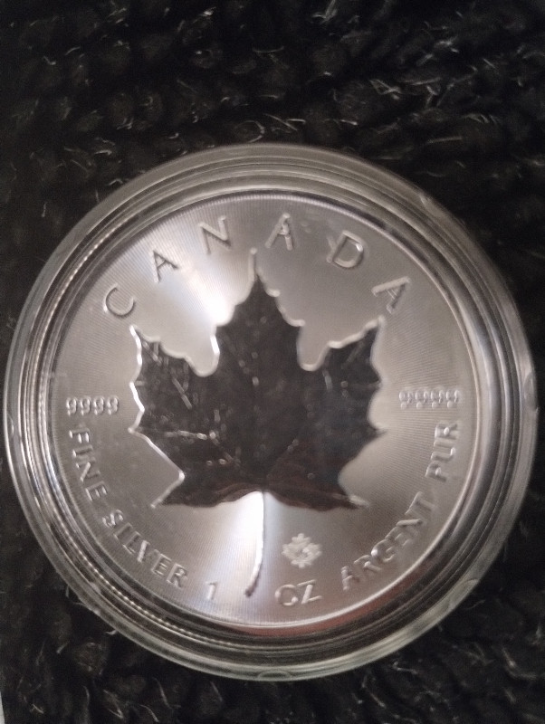 9999 Gold & Silver 1 oz Maple Leafs in Arts & Collectibles in Kelowna
