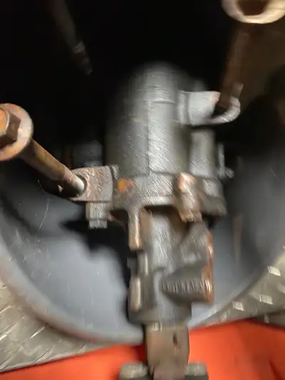 08 Superduty 4x4 reman steering box From 08 f350 gas truck but fits all. Has 4x4 pitman arm on it. W...