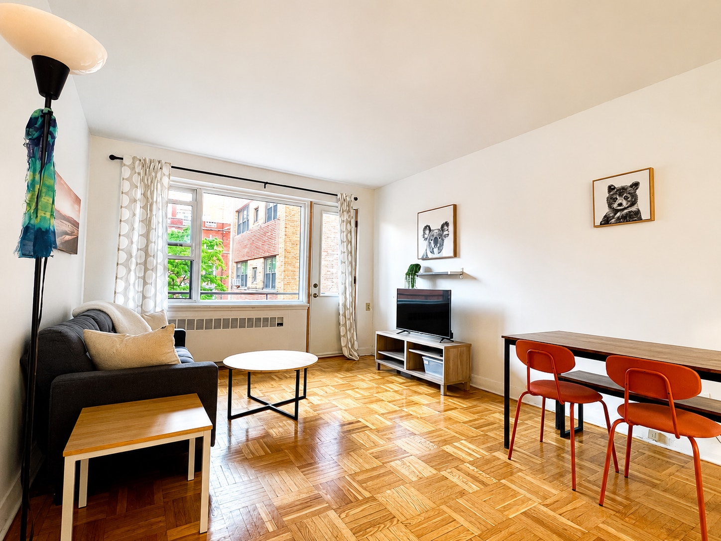 Large 1 BDR Furnished in Golden Square Mile - steps from Mcgill — photo 3
