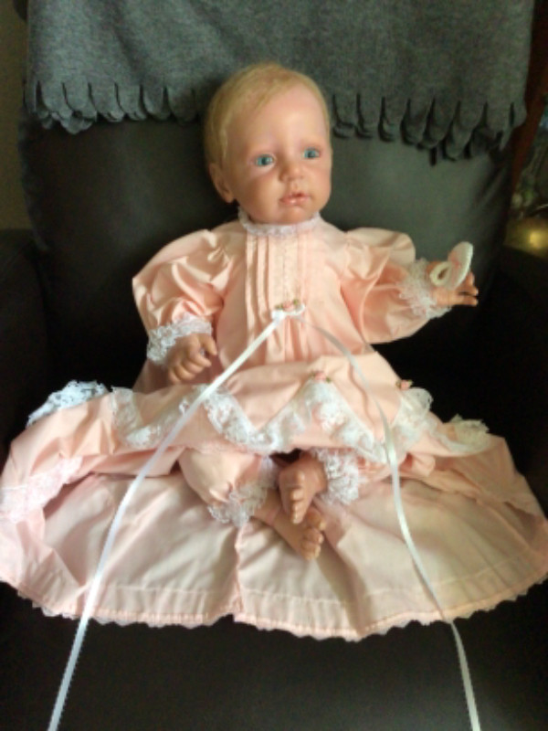 COLLECTIBLE REBORN BABY DOLL,  22 inches in Arts & Collectibles in Sault Ste. Marie - Image 3