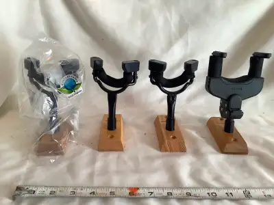 Beaux supports de guitare, violon, mandoline. 3 supports mandoline, violon et 1 guitare. Possibilité...