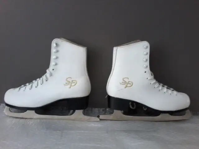 Patins à glace femme (2 pres X 7-7.5)(3 pres X 7.5-8)/$40.00 pre in Skates & Blades in City of Montréal - Image 8