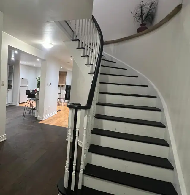 Private Rooms for rent - 2 mins walk to Square One mall