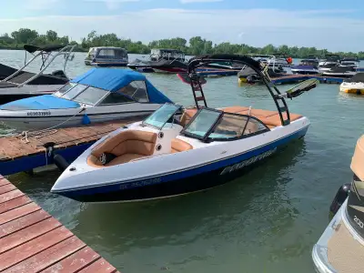 Moomba outback V 2012 20 pied et 22pied avec la swimplate ,860h ,moteur indmar v8 injection 5,7l 330...