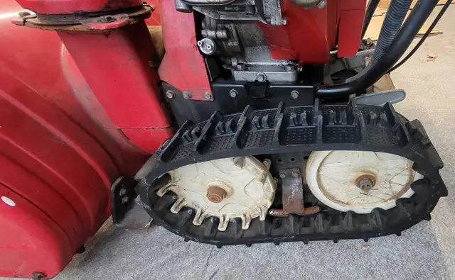 Snowblower Honda HS828 TCS track type, engine Honda GX240 | Snowblowers ...