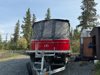 FOR SALE — 2014 Avalon Catalina 24’ Pontoon Boat Ready for summer on the water? This 24-foot Avalon...