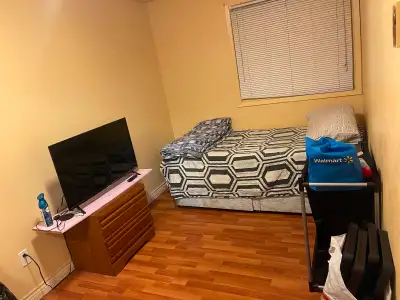 2 Rooms Available ( Brampton ) (647) 205-4966