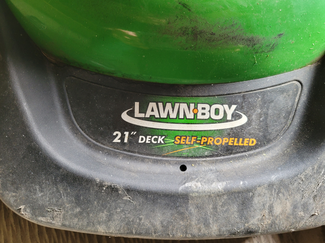 Tondeuse à gazon Lawnboy.  Autotractée,  149cc in Lawnmowers & Leaf Blowers in City of Montréal - Image 4