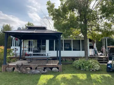 2-Bedroom Trailer on Big Rideau Lake