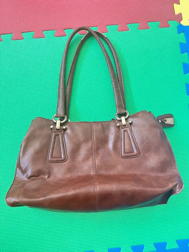 Woman’s Liz Claiborne Brown Handbag in Women's - Bags & Wallets in City of Toronto - Image 3