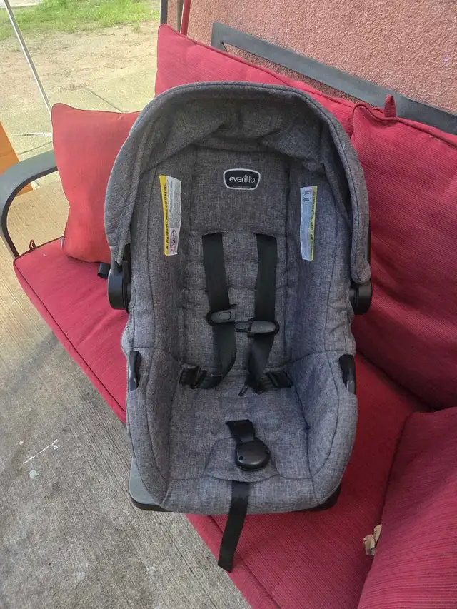 Evenflo Litemax Sport Infant Car Seat in Strollers, Carriers & Car Seats in Brantford - Image 2