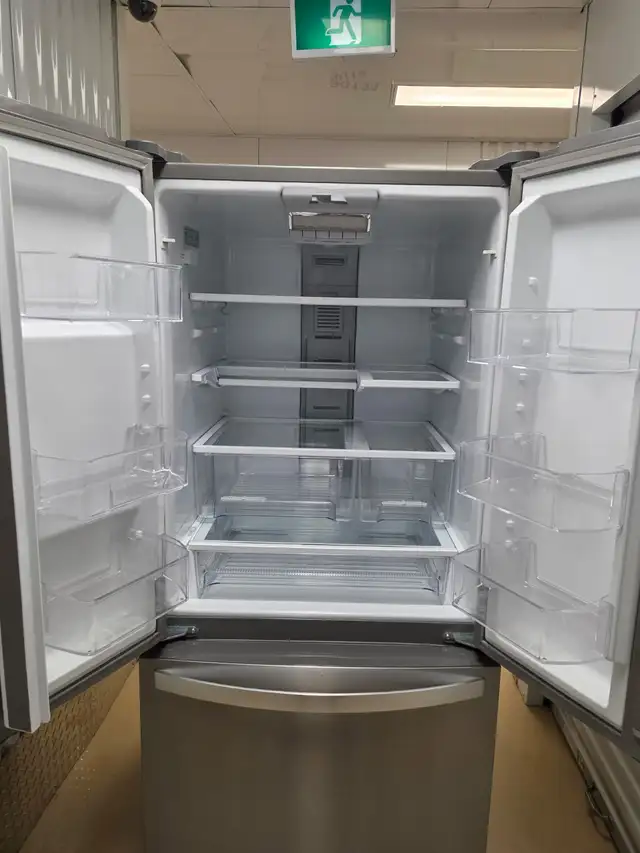 Whirpool 30 Inch stainless Steel Fridge in Refrigerators in City of Halifax - Image 5