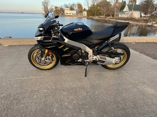 2022 Aprilia RSV4 Factory 1100 in Sport Bikes in West Island - Image 6