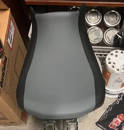 Selling a used 2024 R1300GS low heated seat, perfect for enhancing your riding comfort in cooler wea...