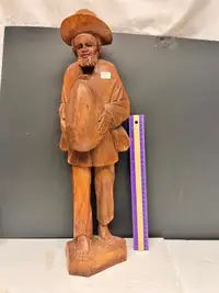 Wood carving statue 