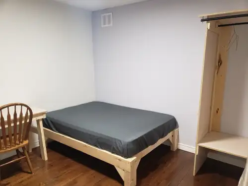 Rooms for rent in Mississauga NO PARKING!!! Great Location: Mavis and Eglinton Level: Main floor and...