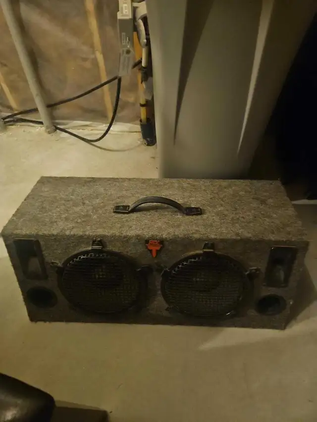 MTX Terminator Dual Subwoofer Box in Speakers in Calgary - Image 3