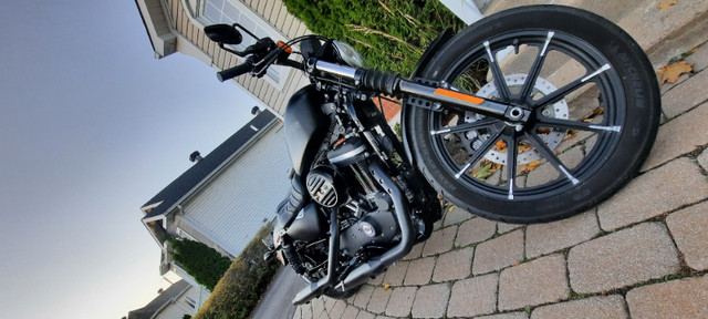 Harley Davidson Sportster Iron 883 année 2016 petit milage dans Utilitaires et de promenade  à Lanaudière