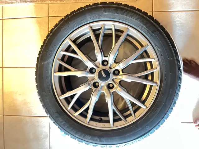 17" Alloy wheel w/ winter tyres in Tires & Rims in Hamilton - Image 5