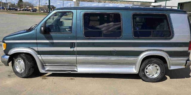Ford Wheelchair Van low km in Cars & Trucks in Grande Prairie