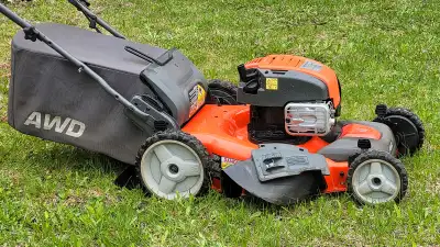 Tondeuse essence transmission intégrale Husqvarna 3-en-1-163cm3, View more