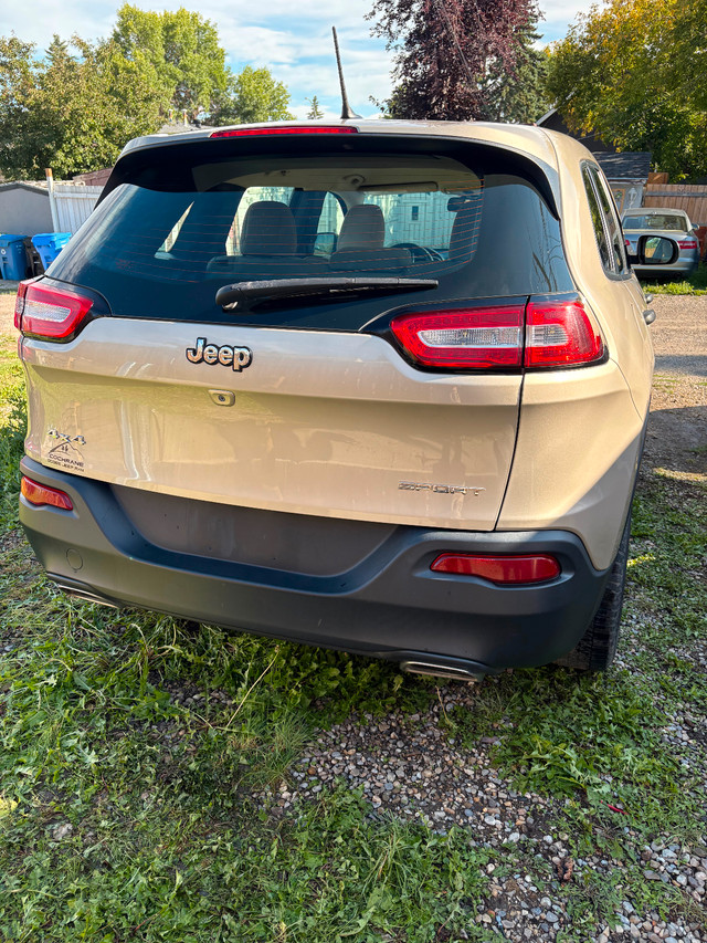 2015 jeep Cherokee sport in Cars & Trucks in Calgary - Image 2