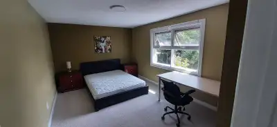 UTM bedroom available from end August. 5 mins walk to campus.