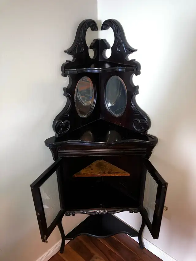 Antique Corner Display Cabinet - meuble de coin antique in Hutches & Display Cabinets in Ottawa - Image 4