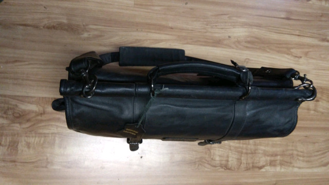 Targus professional leather briefcase in Other in Gatineau - Image 4