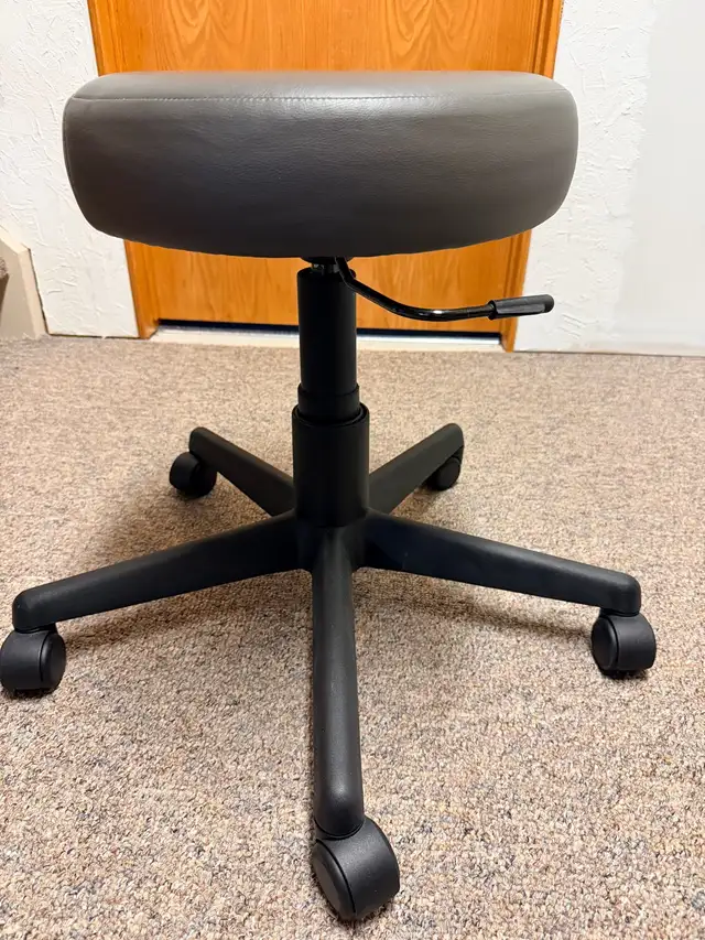 Hydraulic stool