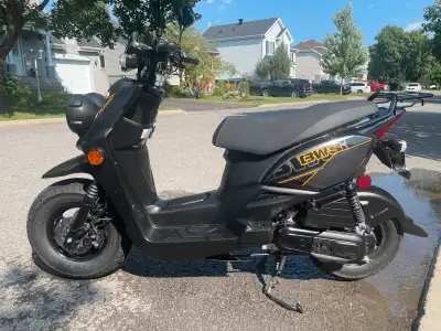 Scooter Yamaha BW’s 2018 Km: 4775 En excellente condition A-1 Jamais échappé ou accidenté Changement...