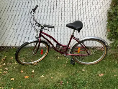 Vélo de route venture cruiser 12 vitesse 26x1.5/1.95 frein à droite à changer bon pneus et siège trè...