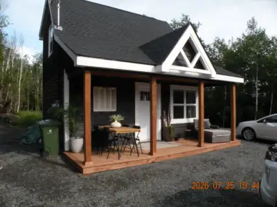 Lovely 1 Bdrm Home Nestle on a huge private lot . In the Villages of Long Lake 17km of walking bikin...