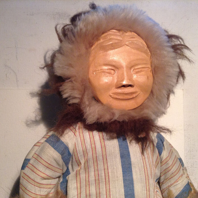Vintage  Native American Indian Eskimo Carved Wood Doll in Arts & Collectibles in Vancouver - Image 2