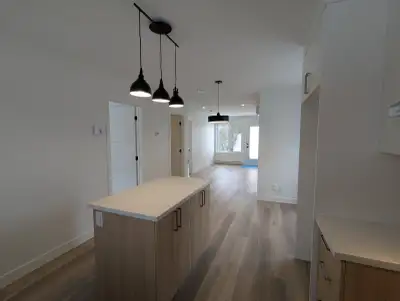 4 ½ – Triplex Neuf (Construction 2026) – Secteur résidentiel calme Appartement situé au premier étag...