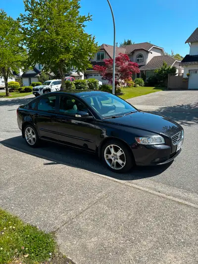 2008 Volvo S40 T5 2.5L Turbocharged. 270,000 KM. 1 owner, 1 accident back in 2008 and maximum collis...