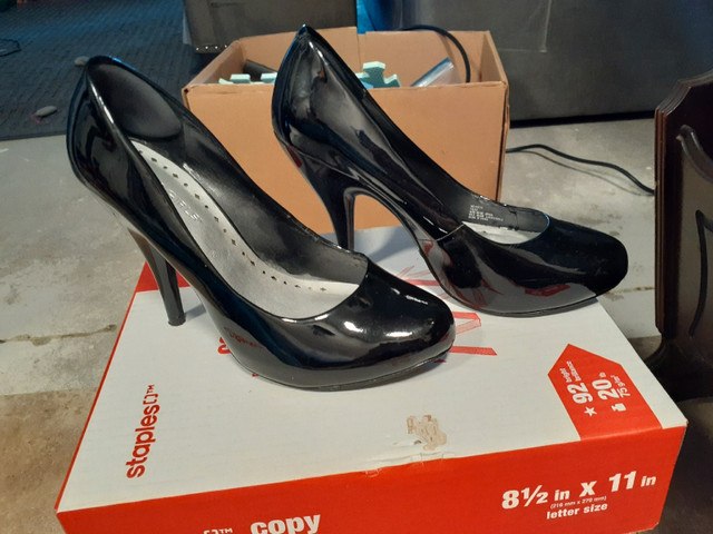 Black BCBG Heels size 6.5/7 in Women's - Shoes in Cambridge - Image 2