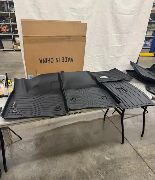 Floor Mat Set Chevrolet Equinox EV in Other in Hamilton - Image 7