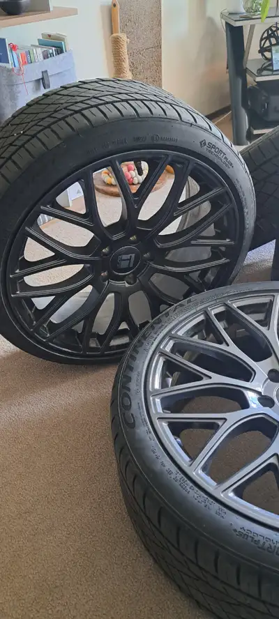 255/35 ZR 19 and 235/40 ZR 19 set , plus extra 2 used tires.
