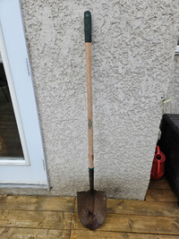 Yardworks long handle pointed spade - Lindenwoods