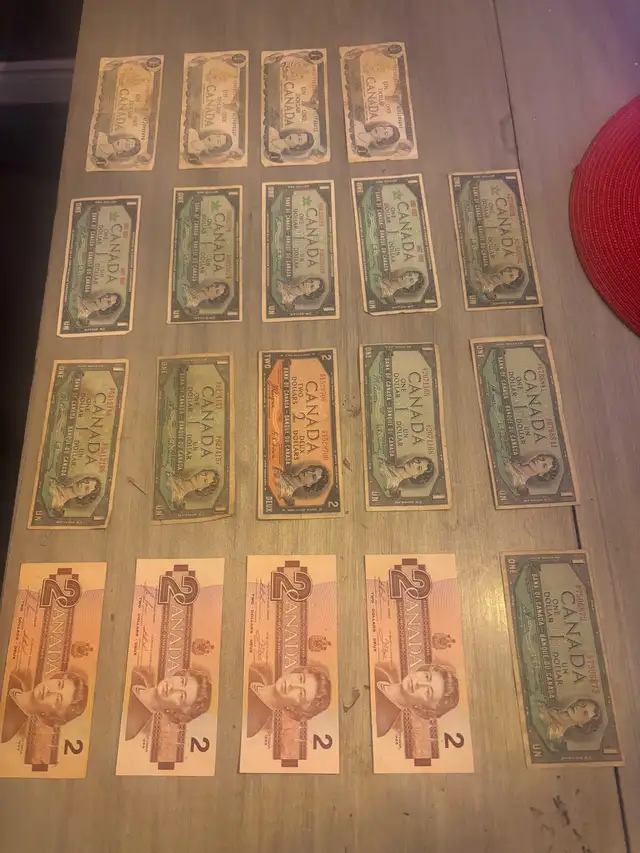 2$ bills  1986 and 1$ bills 1967 and 1973 in Arts & Collectibles in Laurentides - Image 3