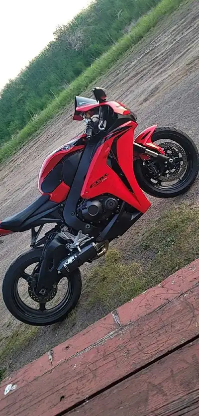 2008 cbr 1000rr in perfect shape, hop on and go! Serviced last year at honda power house , valves ch...