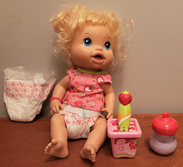 Hasbro Baby Alive Blonde Doll Talks dans Jouets et jeux  à Ouest de l’Île - Image 2