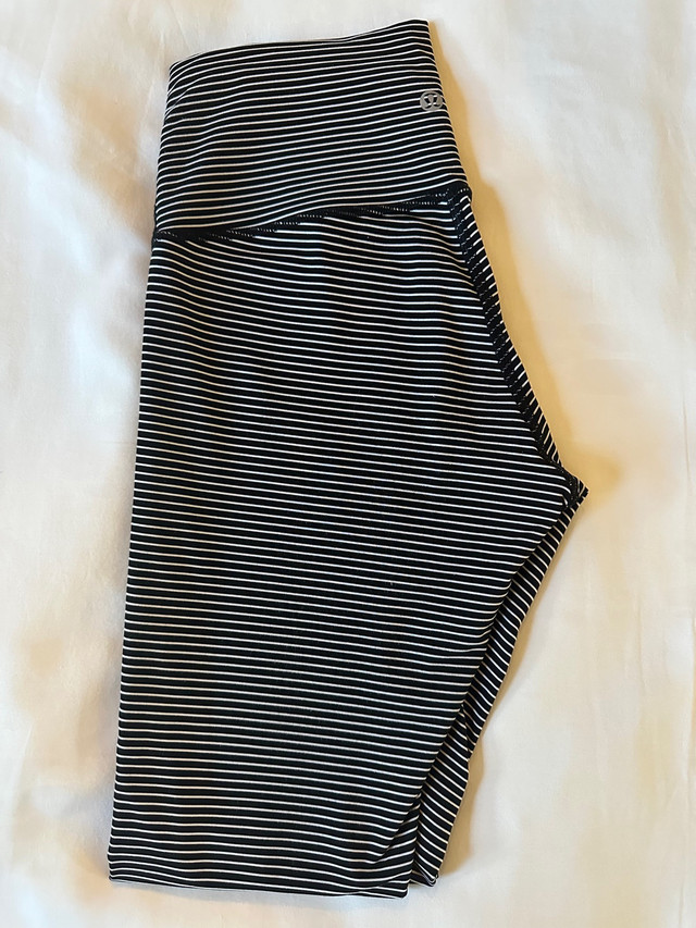  Lululemon leggings, size 6 in Women's - Bottoms in Thunder Bay