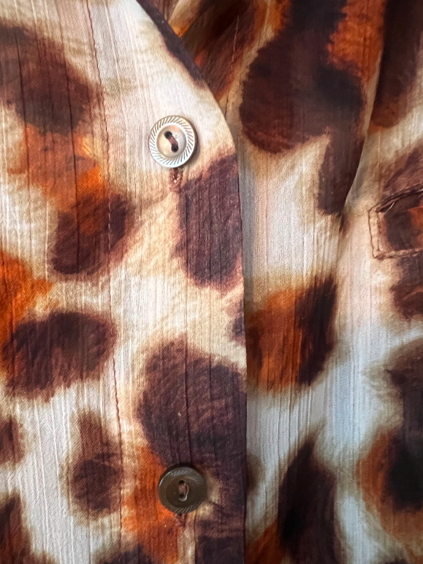 Jones New York Leopard Print Sheer Long-Sleeve Button-Up Blouse! in Women's - Tops & Outerwear in Calgary - Image 3